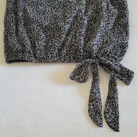 CeCe Cascading Puffy Sleeves Top - Picture 5 of 13